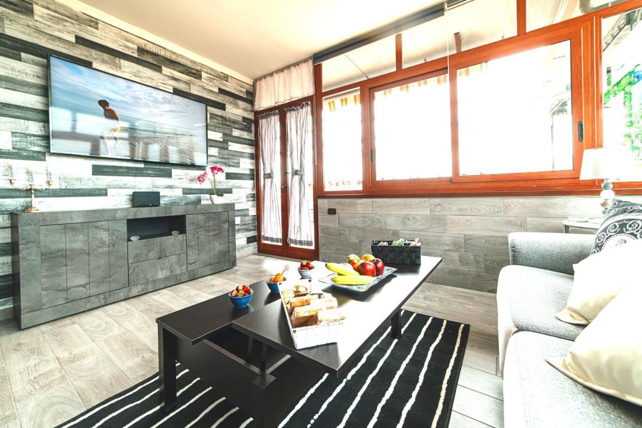 La Terrazza Nel Centro Villa Neapel Exteriör bild